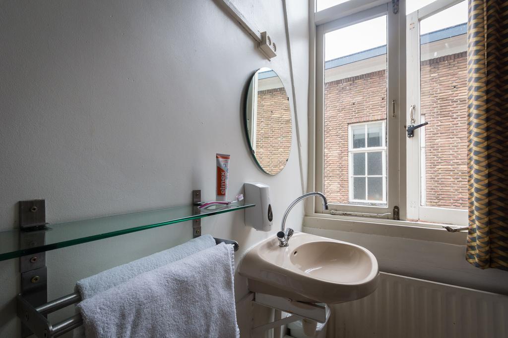Stone Hotel & Hostel Utrecht Room photo